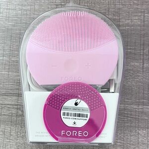 FOREO Luna Mini 2 Skincare Device - Vibrant Pink